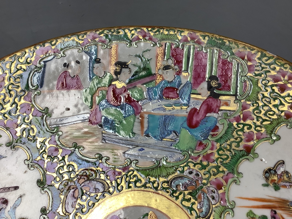 A 19th century Cantonese famille rose dish, diameter 29cm